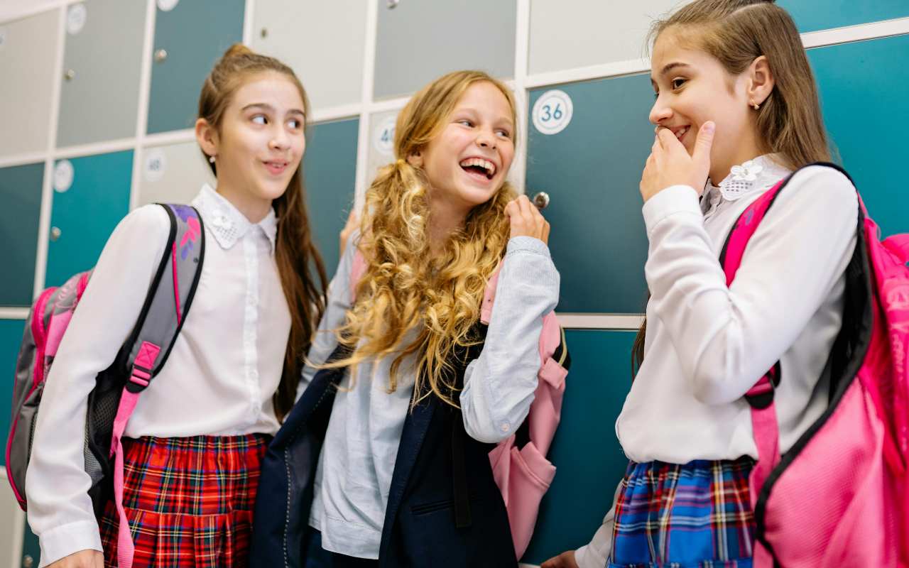 Verbalna i neverbalna komunikacija – zašto obe treba da se uče od detinjstva?