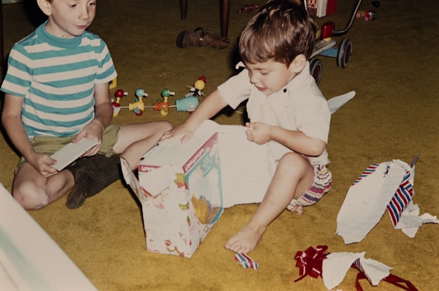 Šta sve možete pokloniti mališanima za praznike